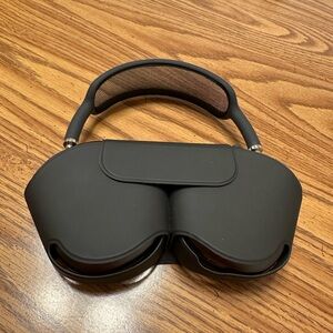 Faux Apple AirPods Max w/case